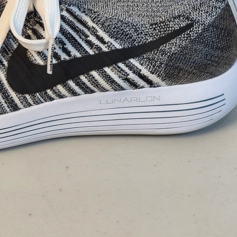 Nike LunarEpic Flyknit Women 8.5 Running Shoes Black White Grey High Top Sneaker